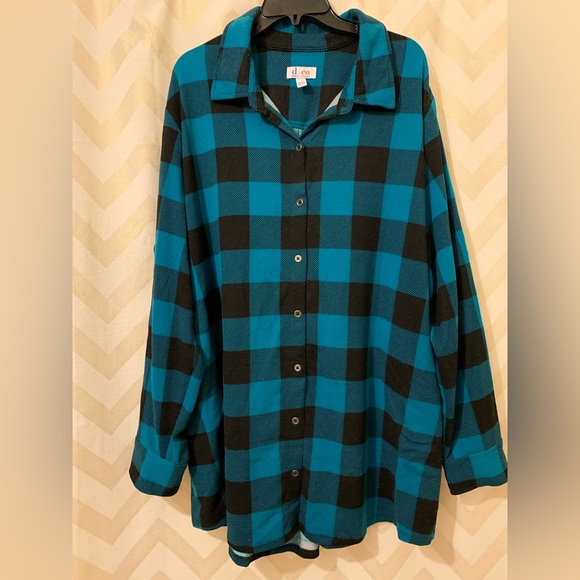 Denim&Co Tops - Denim & Co.
Heavenly
Jersey Buffalo
Plaid Button
Front Tunic
Top